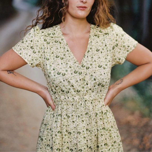 NWT Christy Dawn Short Sleeve Dawn Dress M Color: Nettle Ditsy Field - Picture 3 of 8